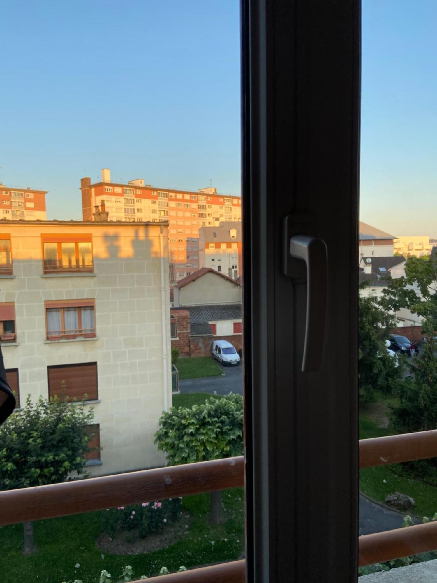 Chambre Simple Paisible Proche De Paris Drancy Exterior photo